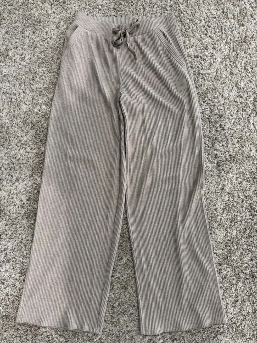 ALO YOGA Women's Muse Wide Leg Pant Gravel Heather size medium NWOT